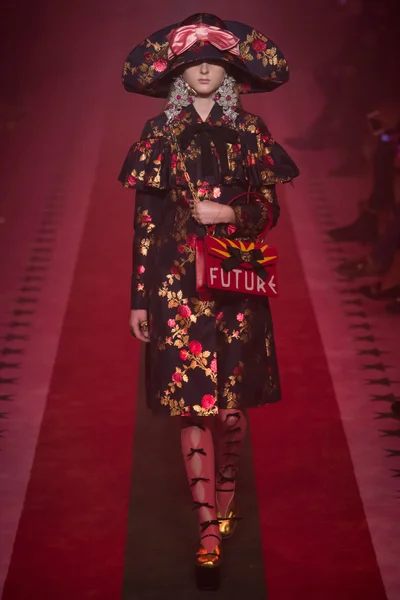 Look 50
